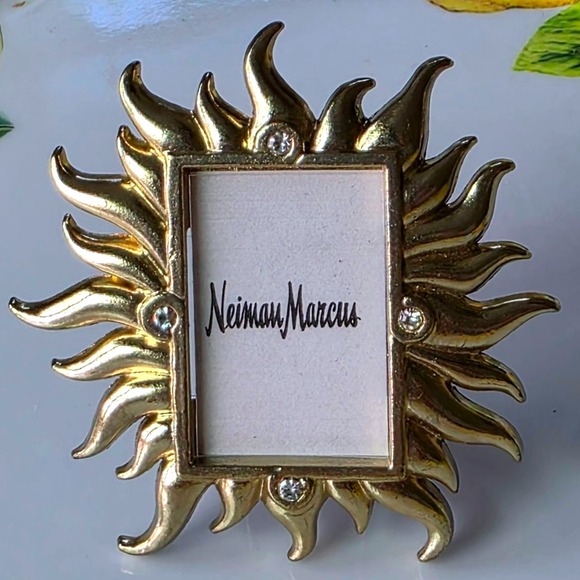 Jay Strongwater Other - Jay Strongwater Neiman Marcus Gold Sunburst Picture Frame Clip Pin Miniature